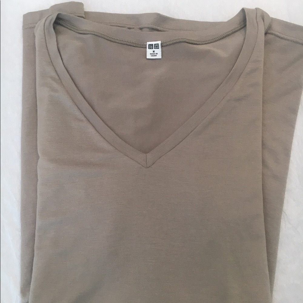 UNIQLO thermal undershirt
